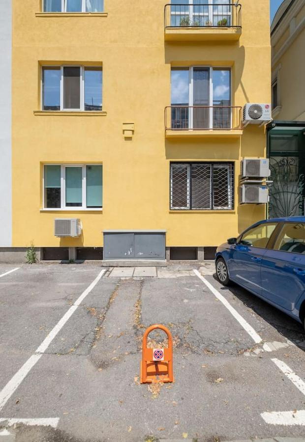 Sophisticated Gem With Private Parking Apartment София Екстериор снимка