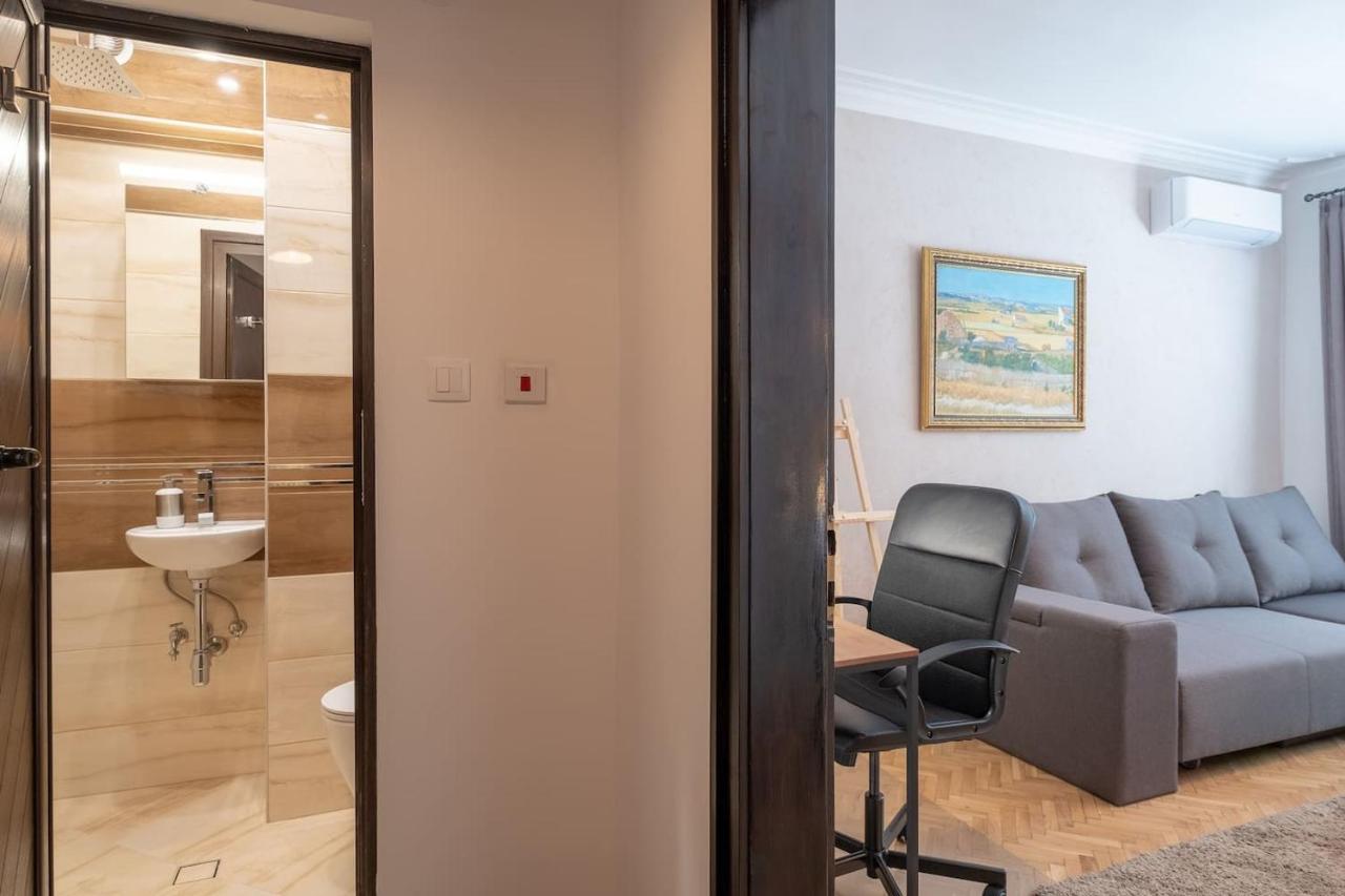 Sophisticated Gem With Private Parking Apartment София Екстериор снимка